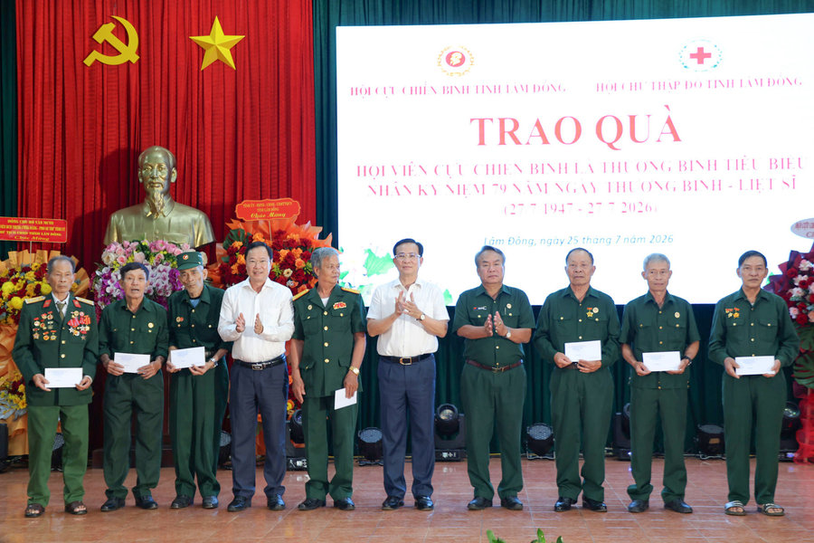 Chủ tịch UBND tỉnh Hồ Văn Mười dự hội nghị tổng kết phong trào cựu chiến binh giúp nhau giảm nghèo, làm kinh tế giỏi