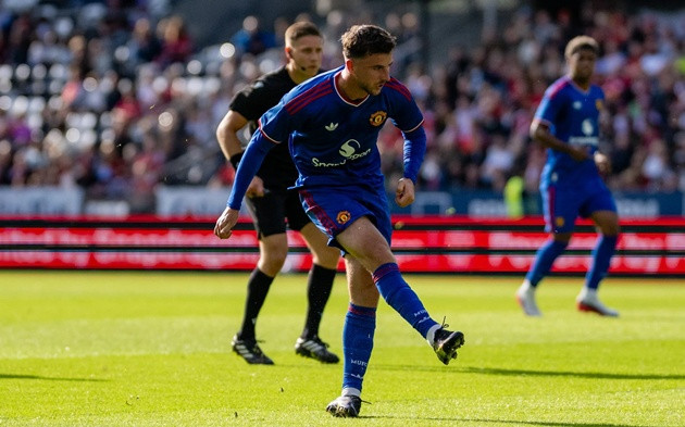 HLV Michael Carrick kéo Mason Mount xuống đá số 8: Lời giải chiến thuật cho tuyến giữa MU