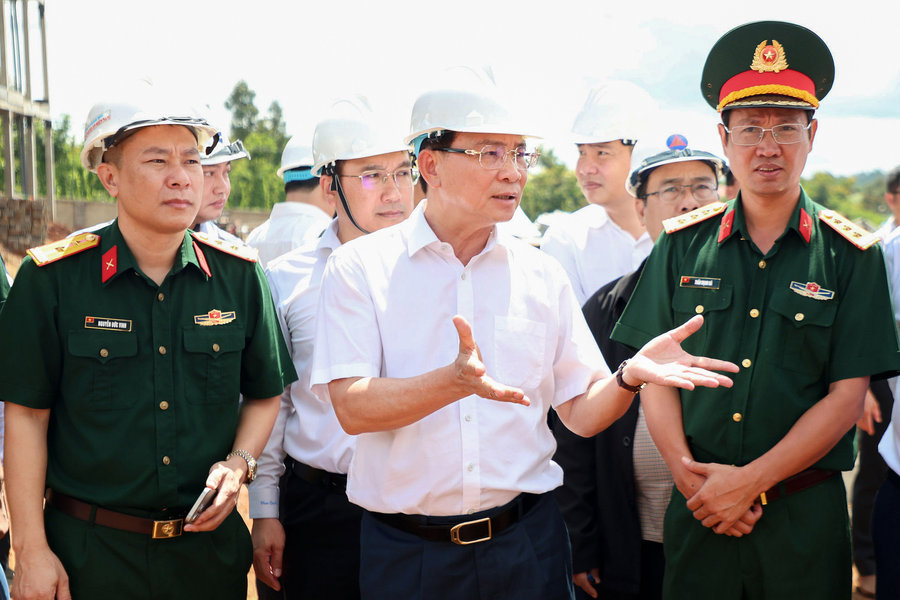 Chủ tịch UBND tỉnh Lâm Đồng Hồ Văn Mười kiểm tra tiến độ các dự án trường học biên giới