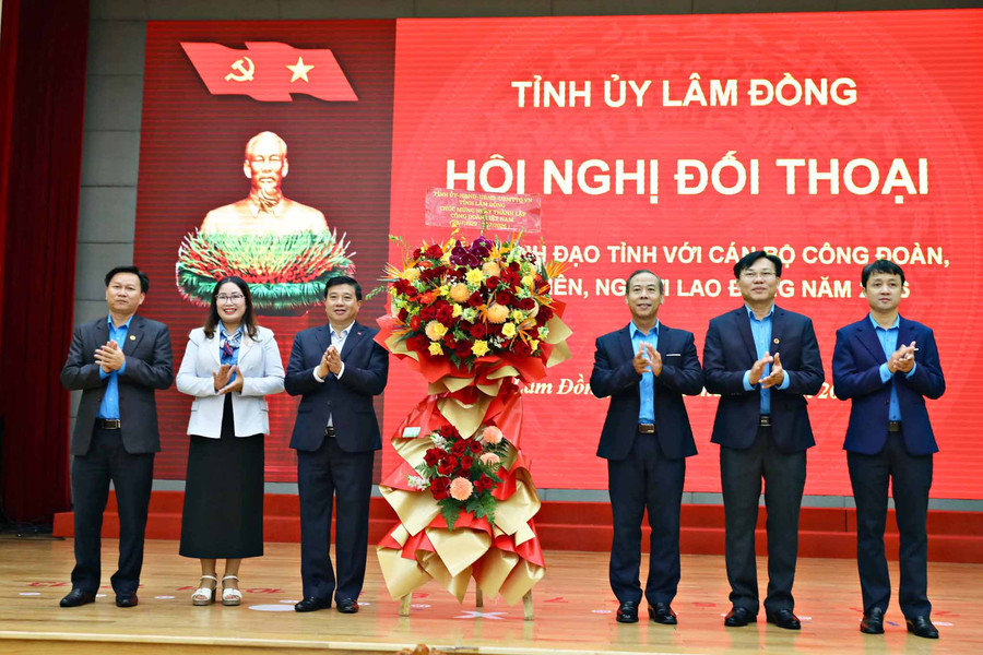 Lãnh đạo Link vào Link vao Dubai đối thoại với cán bộ công đoàn, người lao động