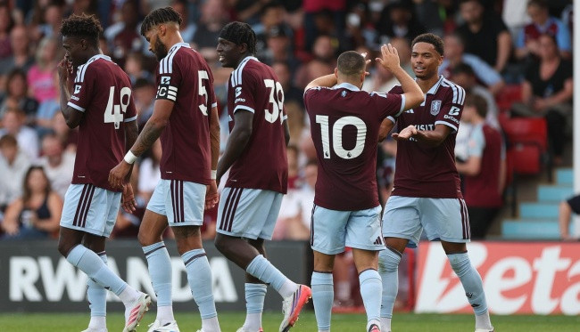 Aston Villa thua Real Sociedad 2-4, hàng thủ lộ khoảng trống ở cuối trận giao hữu hè