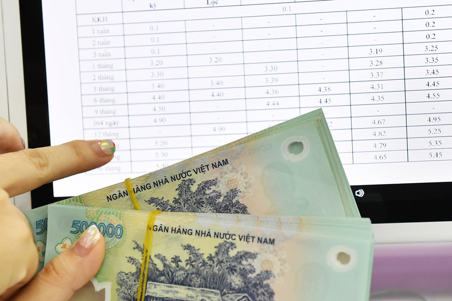 Gửi tiết kiệm cố định hay linh hoạt để hạn chế mất lãi khi rút tiền trước hạn