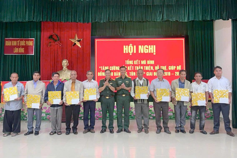 Đoàn Kinh tế - Quốc phòng Lâm Đồng đồng hành cùng đồng bào các dân tộc