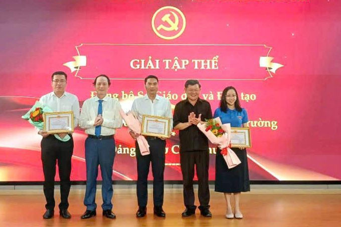 Đảng bộ UBND tỉnh Lâm Đồng tổng kết, trao giải Cuộc thi tìm hiểu nghị quyết và sáng kiến thực hiện nhiệm vụ chính trị