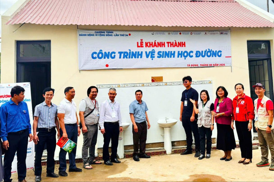 Gần 1 tỷ đồng hỗ trợ người nghèo xã Tà Đùng