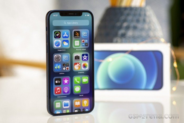 iPhone 12 sau nhiều năm ra mắt: Màn hình OLED và kết nối 5G giá rẻ nhất phân khúc