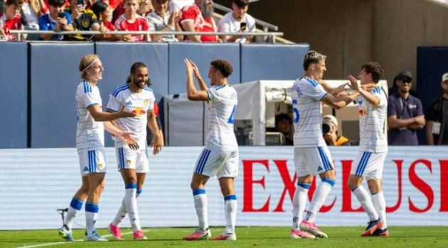 Leeds lội ngược dòng 4-2 trước Liverpool: Cú đúp quân bài tẩy của Daniel Farke