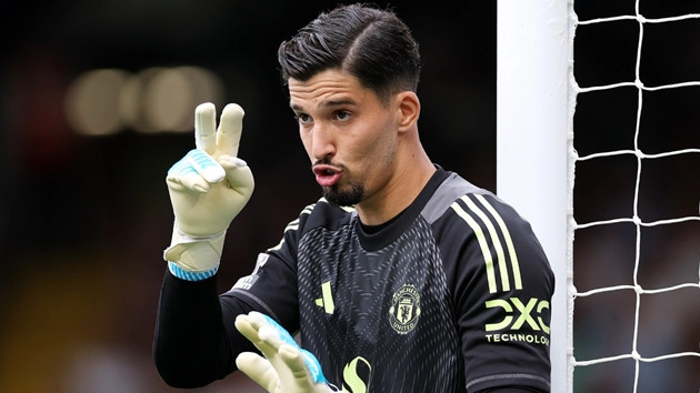 Altay Bayindir chia tay Manchester United gia nhập Celta Vigo theo dạng cho mượn