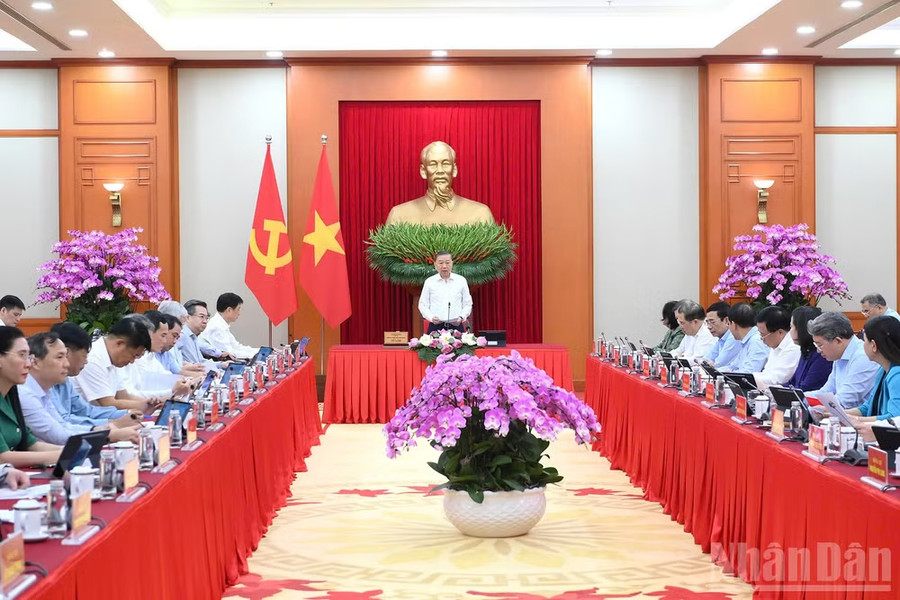 Triển khai nhiệm vụ tổng kết thực tiễn và nghiên cứu sửa đổi, bổ sung Điều lệ Đảng