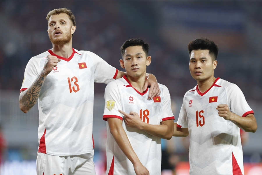 Cú lột xác sau 72 giờ của tuyển Việt Nam: Dấu ấn chiến thuật của Kim Sang-sik trên đất Indonesia