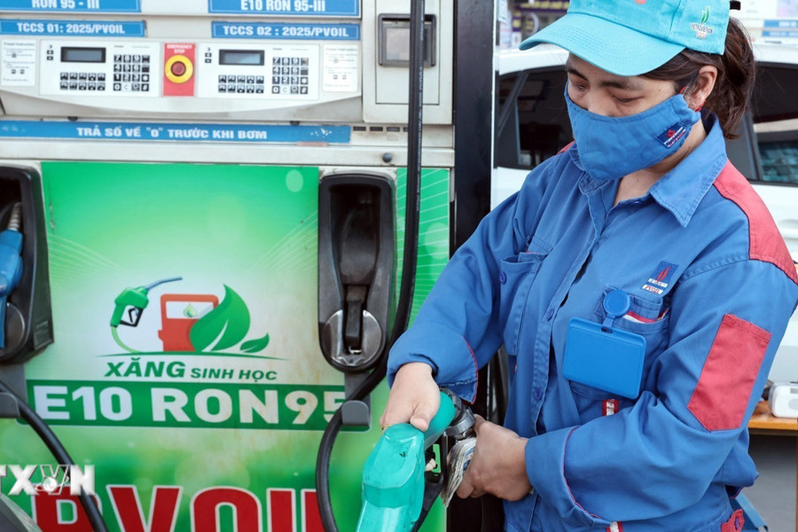 Xăng dầu trong nước đồng loạt giảm, E10RON95-III xuống còn 22.324 đồng/lít