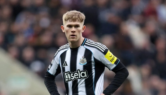 Manchester United bế tắc vụ Lewis Hall khi Newcastle quyết tâm chặn đà chảy máu lực lượng
