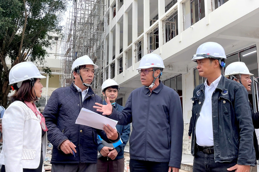 Phó Chủ tịch UBND tỉnh Lâm Đồng Nguyễn Minh kiểm tra tiến độ Dự án Trường TH&THCS Xuân Hương