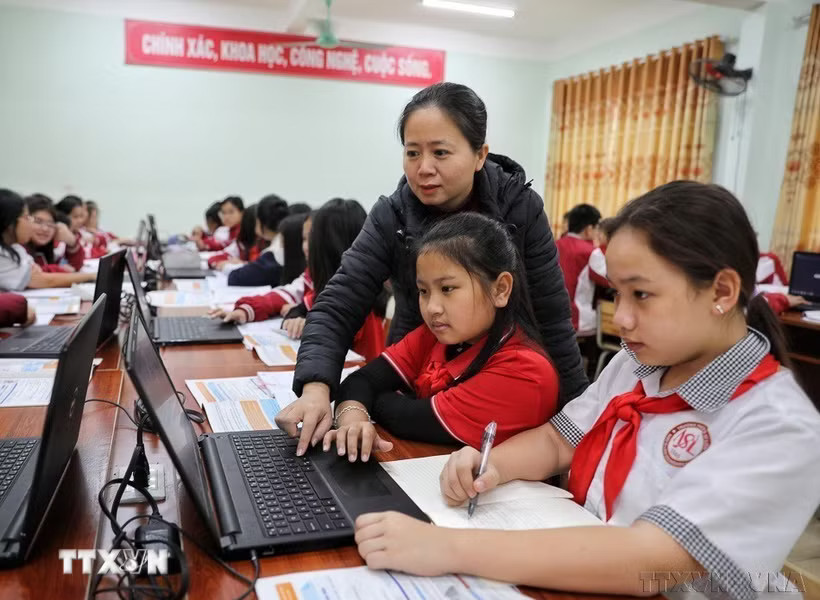 Cơ cấu, số lượng, chế độ với hiệu trưởng, hiệu phó khi sắp xếp cơ sở giáo dục