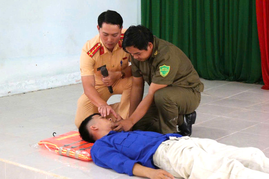 Trang bị kiến thức và kỹ năng an toàn cho người dân khu vực hồ thủy điện Hàm Thuận - Đa Mi
