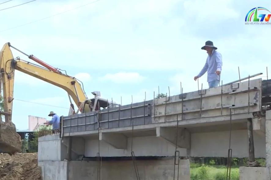 Nỗ lực hoàn thành 3 cây cầu phục vụ người dân Hàm Kiệm