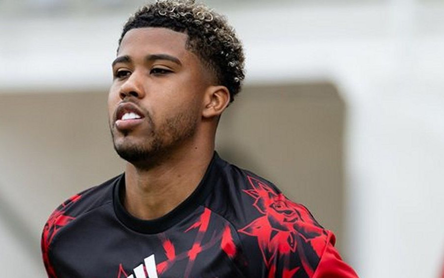 Tân binh 50 triệu bảng Andrey Santos nhanh chóng hòa nhập và coi Man Utd là ngôi nhà mới