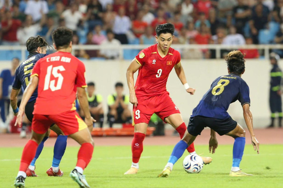 HLV Tan Cheng Hoe tung đòn tâm lý nhường thế cửa trên cho Việt Nam tại ASEAN Cup 2026