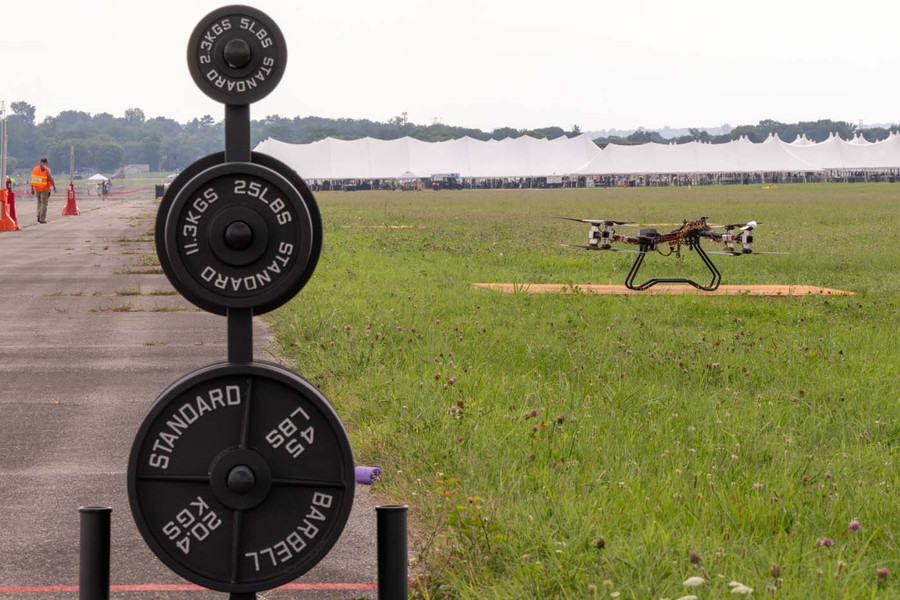 Hơn 90 đội tranh tài tại cuộc thi drone tải nặng DARPA Lift Challenge ở bang Ohio, Mỹ