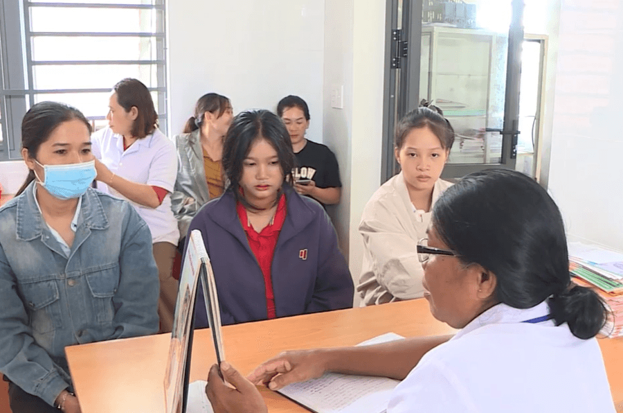 Củng cố y tế cơ sở vì sức khỏe nhân dân