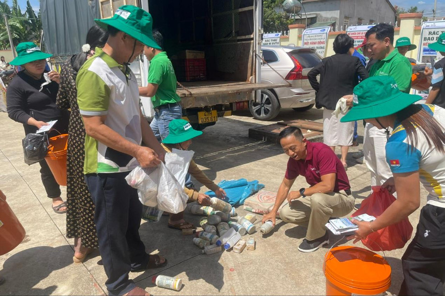 Khi mùa vàng để lại “khoản nợ” môi trường