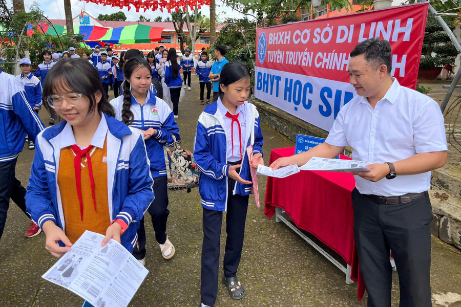 Hỗ trợ 55% mức đóng BHYT cho học sinh, sinh viên