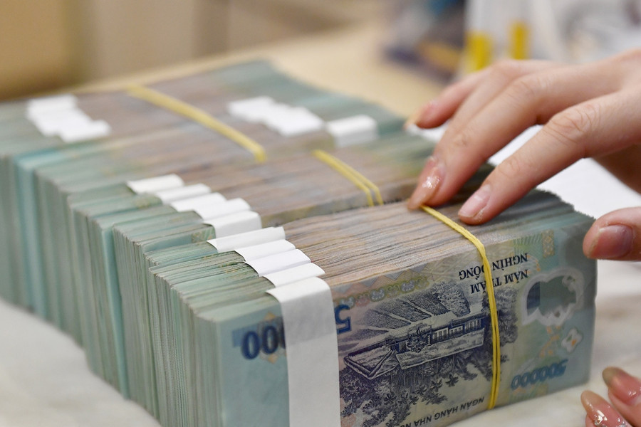 Lãi suất ngân hàng ngày 12/8/2026: VCBNeo đẩy lên 7,8%/năm, LPBank điều chỉnh giảm diện rộng