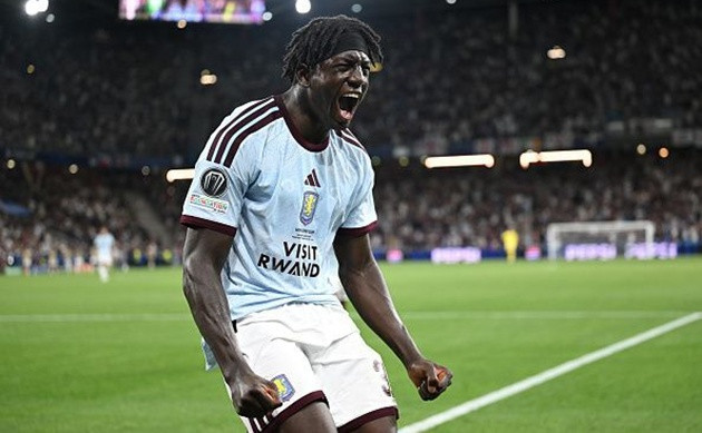 Tiền đạo 17 tuổi Brian Madjo xô đổ kỷ lục 30 năm của Patrick Kluivert tại Siêu cúp châu Âu