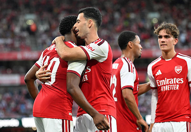 David Raya xuất sắc rực sáng giúp Arsenal đánh bại Como trên chấm luân lưu kịch tính tại Emirates
