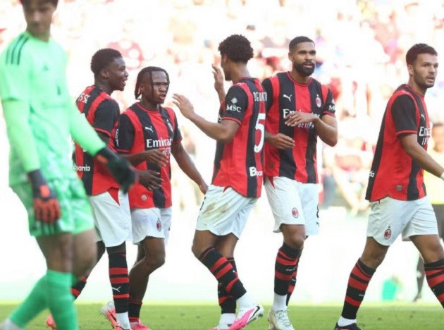 Manchester United thua thảm 2-4 trước AC Milan: Hàng thủ mơ ngủ và nỗi lo trước mùa giải mới