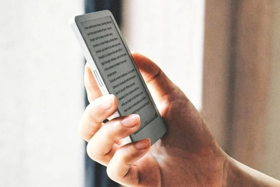 Mẫu máy đọc sách BOOX Picco màn hình 3,97 inch thách thức dòng sản phẩm Kindle truyền thống