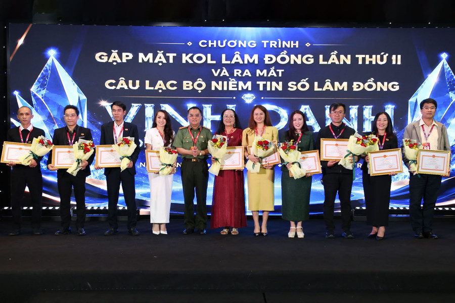 "Thuật toán thích giật gân, chúng ta chọn sự tử tế"
