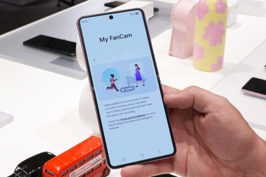 Công nghệ Galaxy AI My FanCam trên Samsung Galaxy S26 FE giúp tự động theo dõi chủ thể video