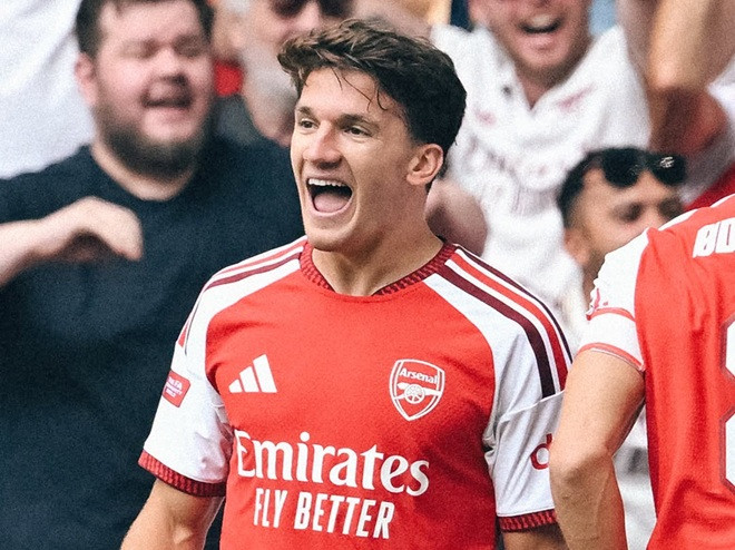Tân binh Christos Tzolis tỏa sáng rực rỡ giúp Arsenal đè bẹp Man City 3-0 tại Siêu cúp Anh
