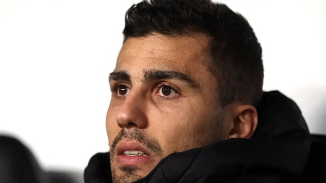 Barcelona nổ bom tấn Rodri: Cú sốc chuyển nhượng giáng đòn đau vào khao khát của Real Madrid
