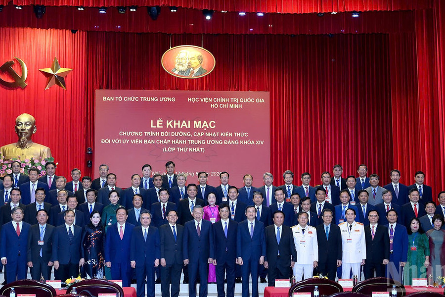 Khai mạc chương trình bồi dưỡng, cập nhật kiến thức đối với Ủy viên Trung ương Đảng khóa XIV
