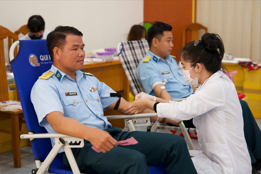 Những giọt máu nghĩa tình của người lính không quân