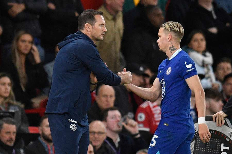 HLV Frank Lampard lên kế hoạch chiêu mộ bộ đôi Mykhaylo Mudryk và Josh Acheampong từ Chelsea