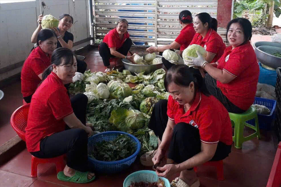 Bếp ăn ấm tình người