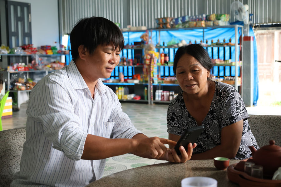 Gõ cửa từng nhà, đưa công nghệ vào cuộc sống