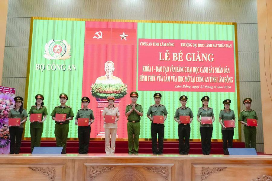 166 cán bộ, chiến sĩ nhận bằng Cử nhân Cảnh sát