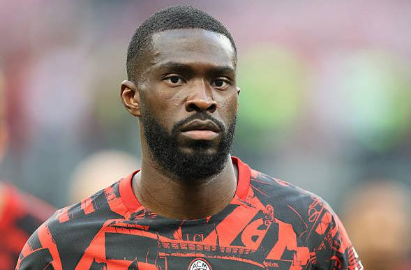 Aston Villa đàm phán chiêu mộ Fikayo Tomori từ AC Milan để thay thế Ezri Konsa sang Arsenal