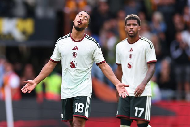 Man Utd nhận cú sốc ngày ra quân khi bộ đôi tiền vệ 85 triệu bảng chìm nghỉm trước Hull City