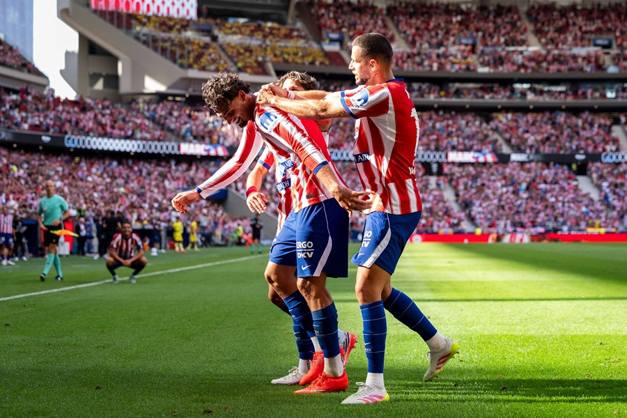 Atletico Madrid nhọc nhằn hòa 2-2 Villarreal trong thế thiếu người vì tấm thẻ đỏ và VAR