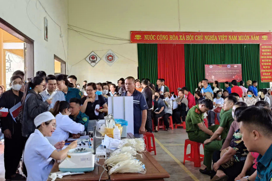 Hơn 380 đơn vị máu được tiếp nhận tại “Giọt hồng Nam Ban”