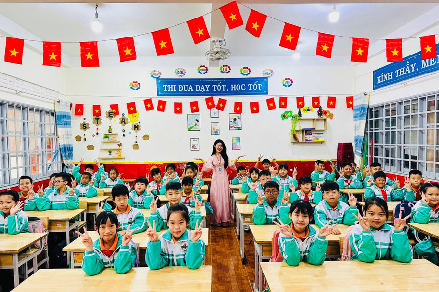 Học sinh Lâm Đồng rộn ràng tựu trường, sẵn sàng năm học mới