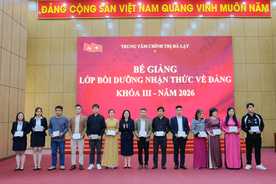 273 học viên khu vực Đà Lạt hoàn thành lớp bồi dưỡng nhận thức về Đảng