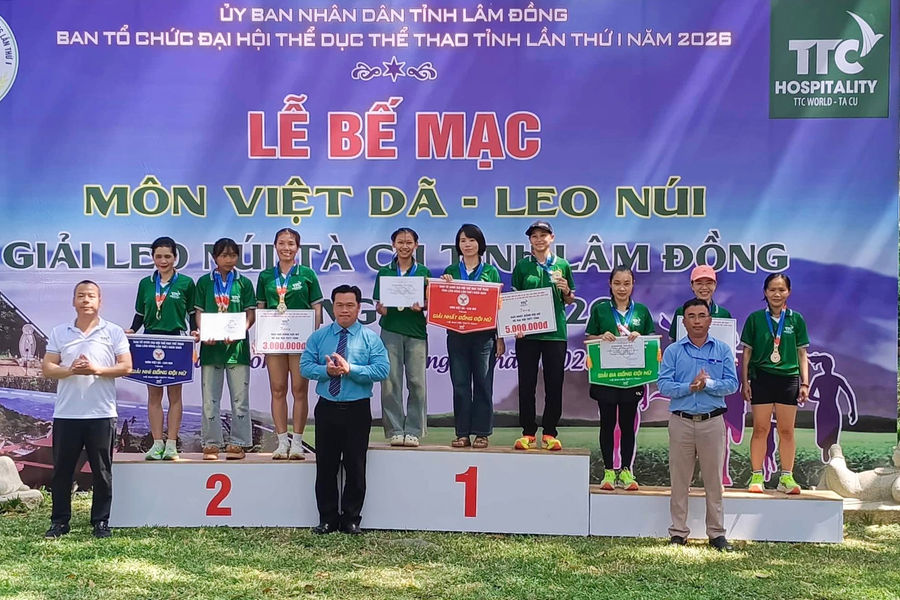 Từ đôi chân đất đến người truyền lửa đường chạy