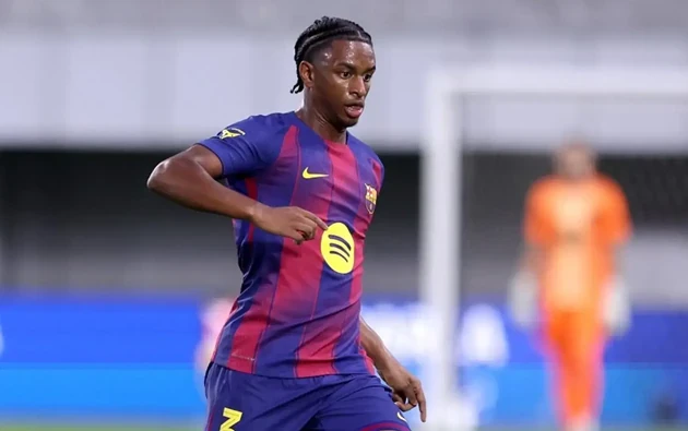 Man Utd quyết định từ bỏ thương vụ Alejandro Balde của Barca nhằm giữ vững cấu trúc lương