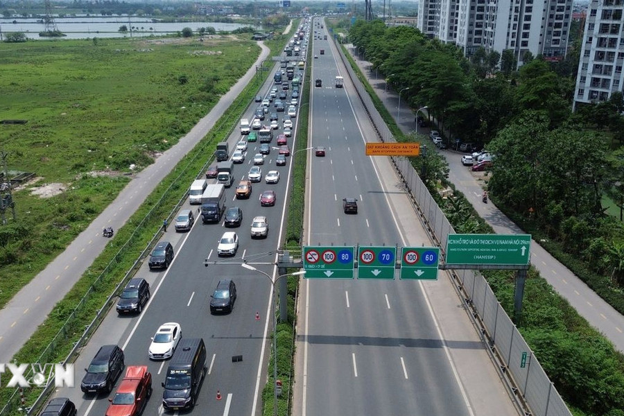 Khoảng cách an toàn giữa các xe trên đường cao tốc được xác định như thế nào?